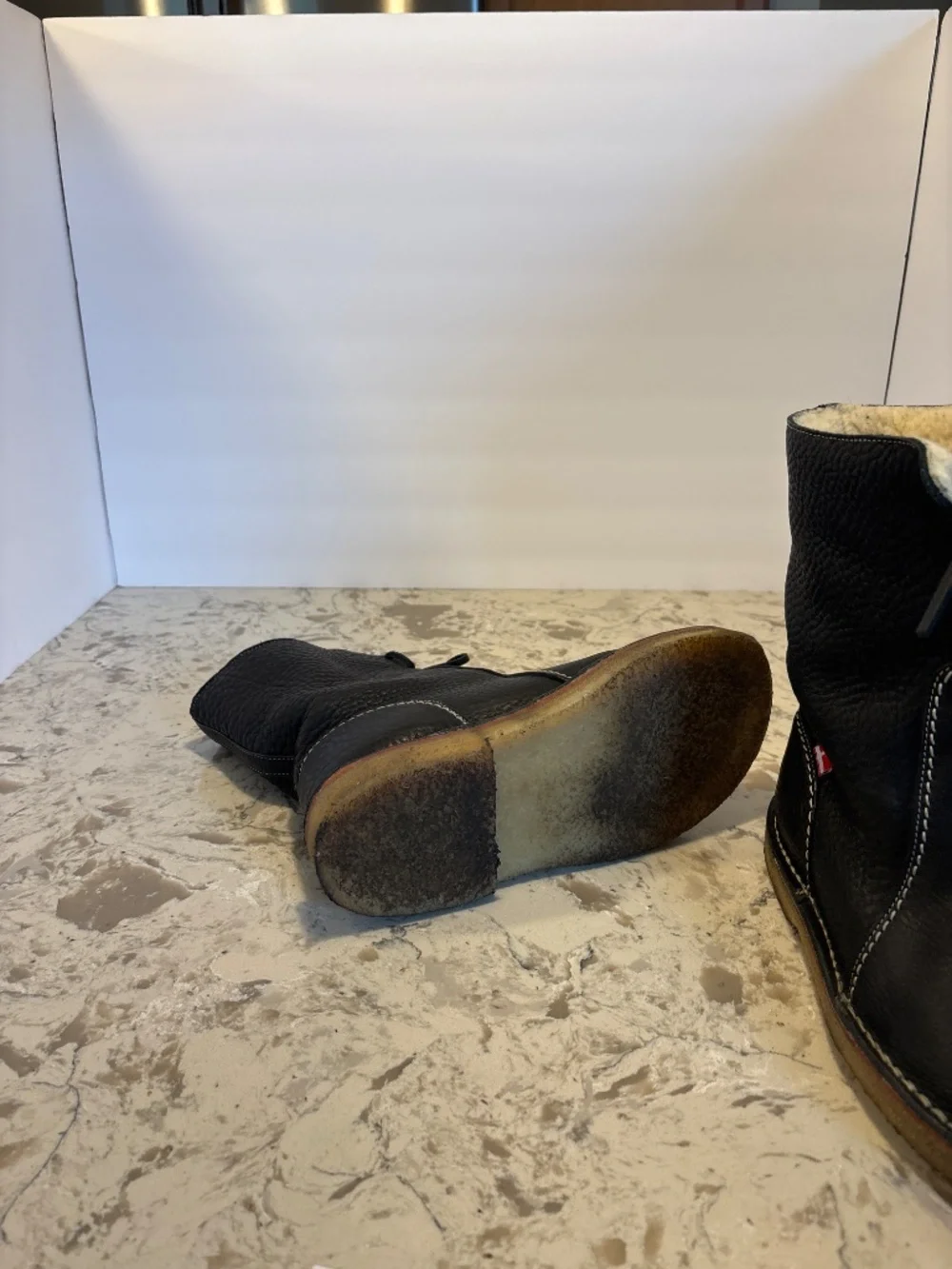 Women’s Duckfeet  Arthus Black Pebbled Leather Sherpa Boots 39